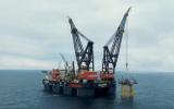 Heerema Marine Contractors半潛式起重船為北海石油項目安裝導(dǎo)管架